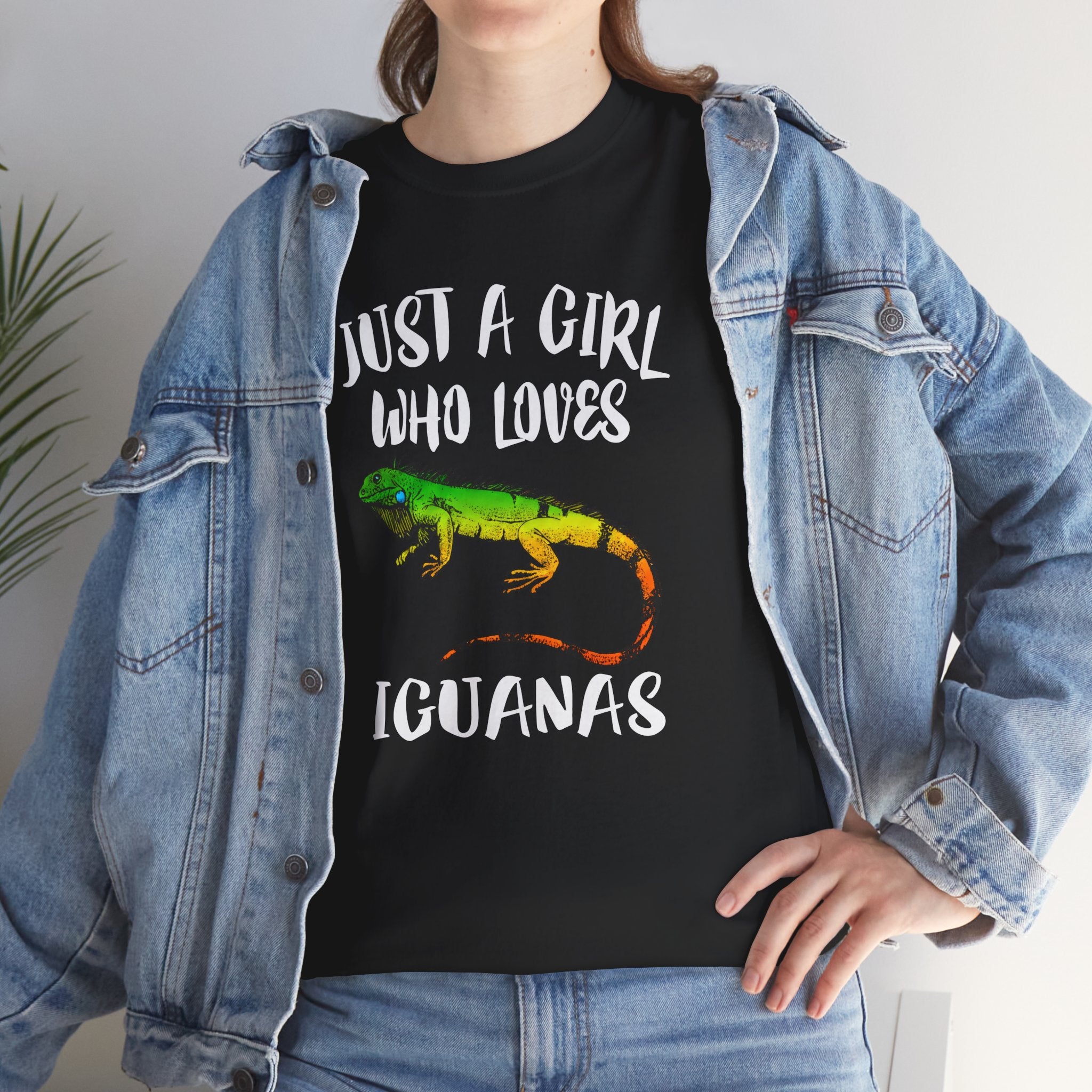 "Just A Girl Who Loves Iguanas" - Iguana Lover T-Shirt