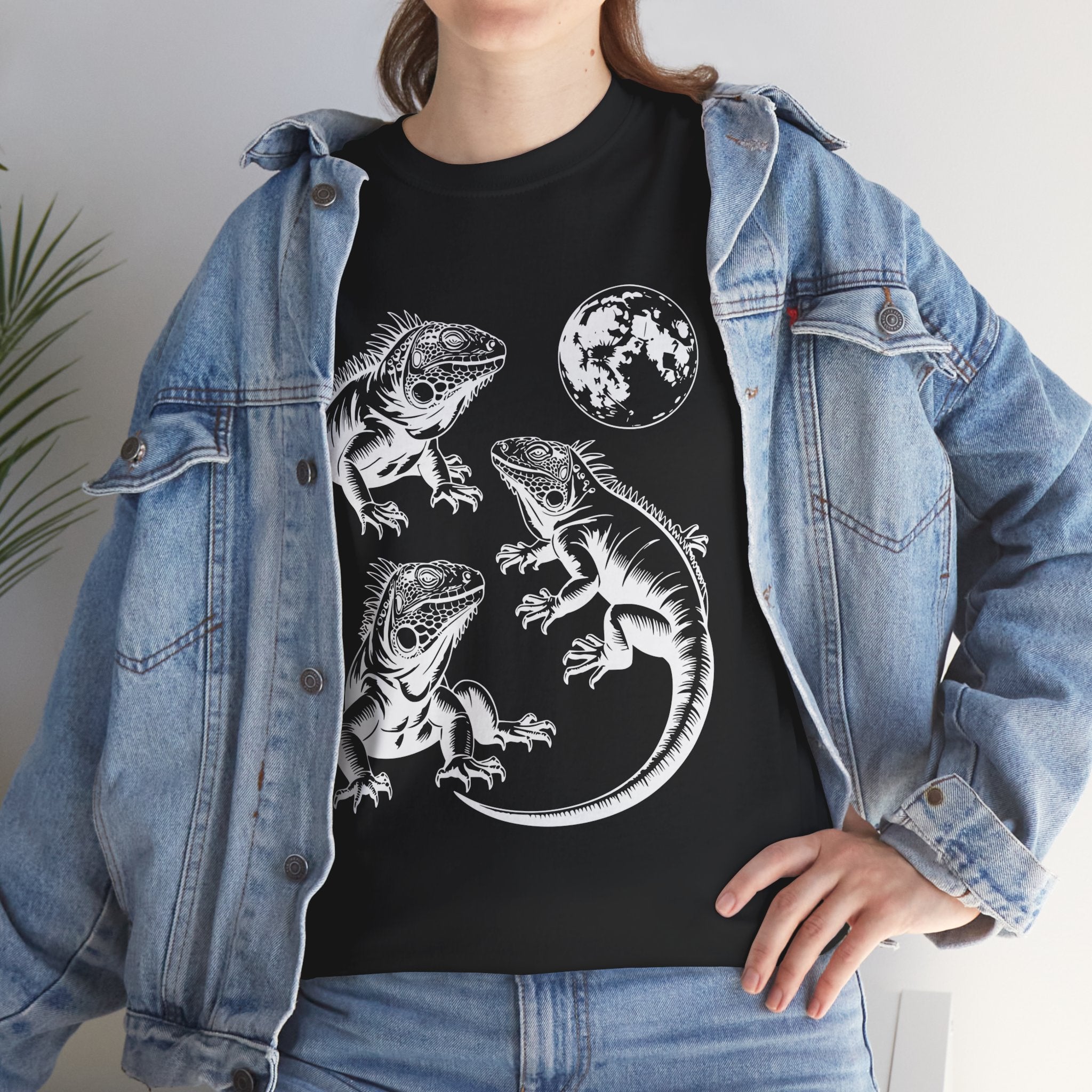 Iguana Line Art T-Shirt - Iguana Lover T-Shirt